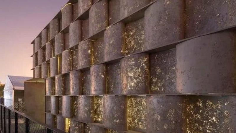 纳米防水涂料是一种新型防水材料，具有以下原理和优势：